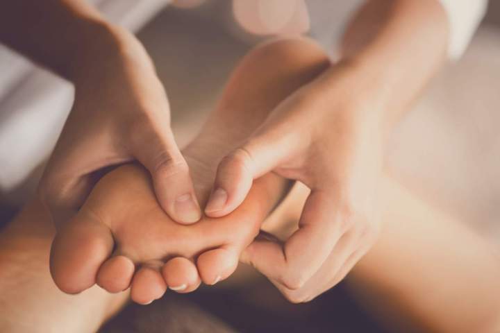 Comment se déroule une séance de réflexologie plantaire et à qui s’adresse-t-elle ? Fréjus